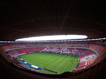 Chivas dio a conocer la preventa, reubicaciones y zonas especiales para abonados y palcohabientes que asistirán a la Semifinal ante Cruz Azul en el Estadio Jalisco. IMAGO7.