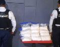 En un operativo originado por una denuncia anónima, fueron asegurados 27 kilogramos de presunta droga conocida como cristal, los cuales eran transportados por dos sujetos que se desplazaban a bordo de una camioneta. ESPECIAL