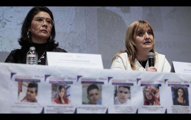 La secretaria ejecutiva de la CIDH, Tania Reneaum (i), y la comisionada relatora para México de la CIDH, Andrea Viviana Pochak, participan en una rueda de prensa en la Ciudad de México. EFE/J. Méndez