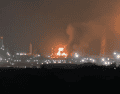 Las llamas y la columna de fuego pudieron observarse desde distintos puntos de Salina Cruz, según imágenes y videos difundidos en redes sociales por habitantes de la zona. ESPECIAL