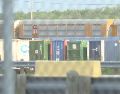 En esta imagen, tomada de un video proporcionado por KGNS, se ven vagones de tren de Union Pacific en una estación de clasificación en Laredo, Texas, el domingo 10 de mayo de 2026. KGNS vía AP