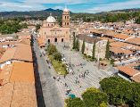 En este evento, los participantes realizan ejercicios de equilibrio, saltos y acrobacias sobre líneas suspendidas a gran altura. ESPECIAL
