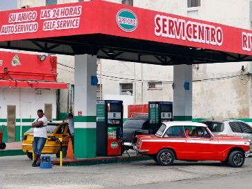 Entre las medidas aplicadas por EU a Cuba destaca el bloqueo petrolero, que ha impedido casi totalmente la llegada de crudo importado a la isla. EFE/E. Mastrascusa