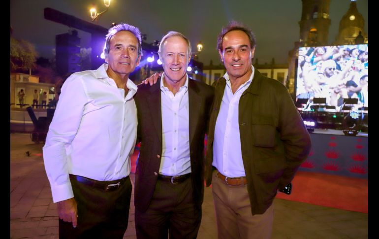 Fernando Quirarte, Ivar Sisniega Campbell y Luis Miguel Casulleras. GENTE BIEN JALISCO / Gala de Embajadores