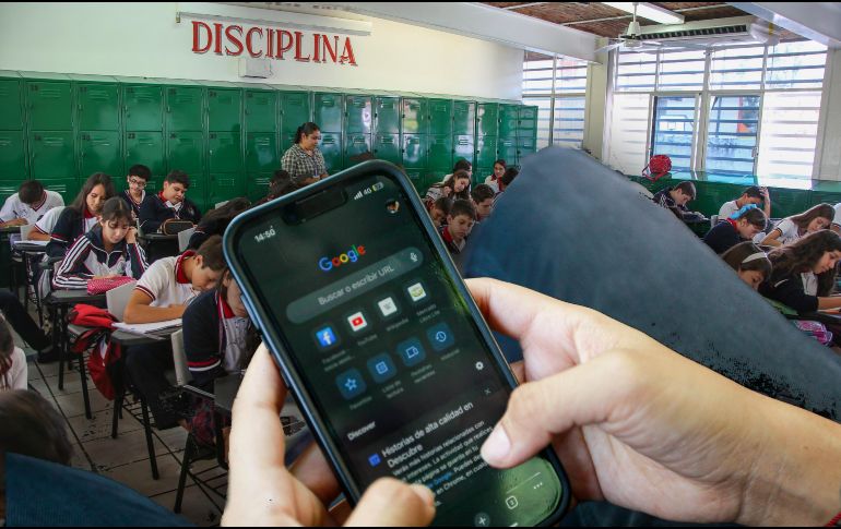 Conoce la historia de Sandra Ramírez, quien integra los celulares a sus clases. EL INFORMADOR / ARCHIVO