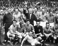 La Selección de Italia, con la Copa Jules Rimet, luego de proclamarse campeones en el Mundial de 1934. AFP / ARCHIVO