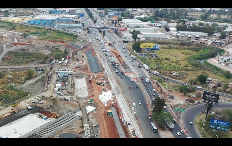 Este martes el Grupo Aeroportuario del Pacífico (GAP) dio a conocer que, como parte de los proyectos contemplados en el Plan Maestro de Desarrollo (PMD) 2025-2029, actualmente se trabaja en la construcción del nuevo acceso vial del Aeropuerto Internacional de Guadalajara. CORTESÍA