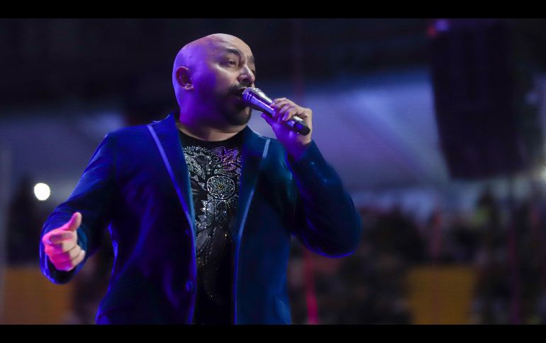 Aunque el robo de sus botas lo tomó por sorpresa, Lupillo Rivera continuó con el concierto entre risas. EL INFORMADOR/ARCHIVO
