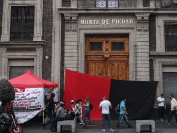 Tras una huelga indefinida persisten las banderas rojinegras, manteniendo cerradas las sucursales a nivel nacional. SUN/ARCHIVO