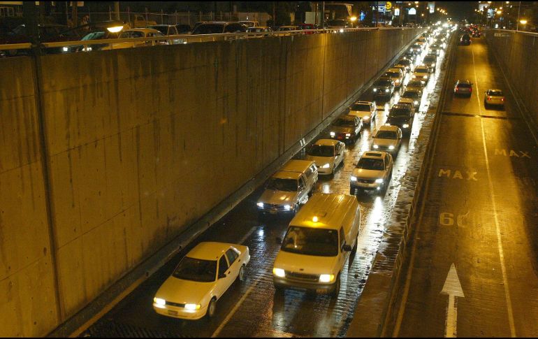 En los 14 pasos a desnivel de la ciudad ya concluyeron los trabajos de desazolve y limpieza, mientras que se han retirado 340 árboles. EL INFORMADOR / ARCHIVO