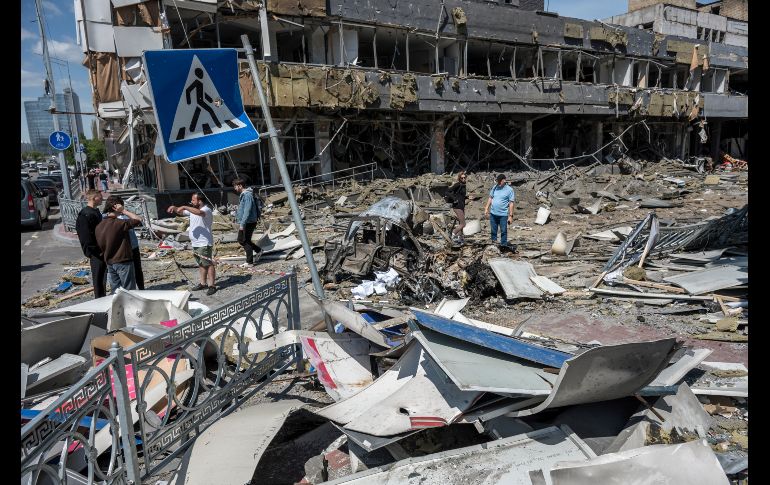 Rusia lanzó durante la madrugada de este jueves uno de los mayores ataques contra Kiev desde el inicio de la guerra, con cientos de drones y decenas de misiles que dejaron al menos 12 muertos y decenas de heridos. EFE / M. Marusenko