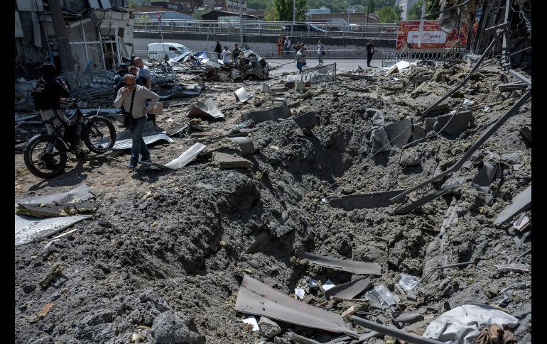 Rusia lanzó durante la madrugada de este jueves uno de los mayores ataques contra Kiev desde el inicio de la guerra, con cientos de drones y decenas de misiles que dejaron al menos 12 muertos y decenas de heridos. EFE / M. Marusenko