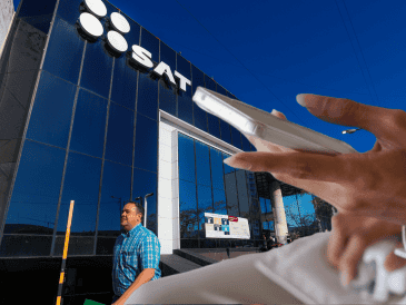 Aunque para muchos usuarios escribir mensajes en tono de broma parece algo inofensivo, expertos fiscales advierten que ciertos términos pueden convertirse en “focos rojos” para los sistemas de monitoreo financiero. ESPECIAL/ EL INFORMADOR/ A. Navarro/ Unsplash
