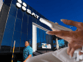 Aunque para muchos usuarios escribir mensajes en tono de broma parece algo inofensivo, expertos fiscales advierten que ciertos términos pueden convertirse en “focos rojos” para los sistemas de monitoreo financiero. ESPECIAL/ EL INFORMADOR/ A. Navarro/ Unsplash