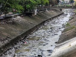 Ante una lluvia fuerte en Guadalajara, la recomendación de Protección Civil es mantenerse alerta y al pendiente de noticias para estar informado sobre dónde se ubican los encharcamientos o inundaciones. EL INFORMADOR / A. Navarro