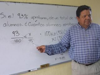 Este 15 de mayo se celebra el Día del Maestro en el país con la finalidad de conmemorar la labor que realizan las y los docentes en las escuelas. EL INFORMADOR / ARCHIVO