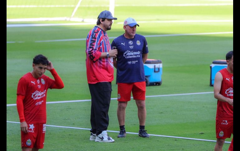 Desde que los jugadores pisaron la cancha, el estadio explotó en aplausos. EL INFORMADOR / A. Navarro