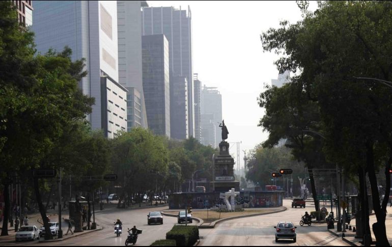 La contaminación era alta la mañana de este sábado en la Ciudad de México. SUN/C. Mejía