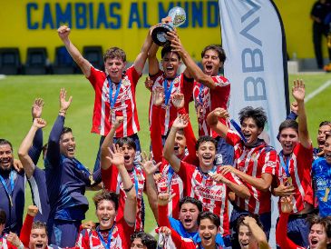 Jugadores de Chivas Sub-21 celebran el título del Clausura 2026 tras imponerse al América en la final. IMAGO7