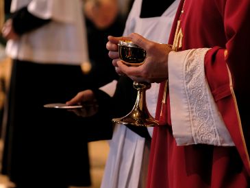 Quienes reciben el ministerio sacerdotal son llamados a servir en nombre de Cristo y de la Iglesia. Unsplash