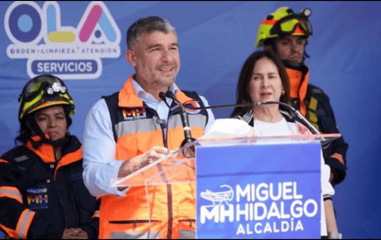 El desazolve es el mantenimiento preventivo y correctivo para extraer azolve (basura, lodo y sedimentos) de coladeras, tuberías, fosas sépticas y redes de alcantarillado. Su objetivo es evitar inundaciones y malos olores, garantizando el flujo correcto del agua. ESPECIAL