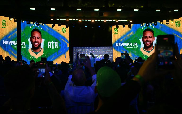 La inclusión de Neymar en la lista fue una sorpresa, debido a que el atacante del Santos FC no había sido convocado con la selección desde que Ancelotti asumió el mando de la Canarinha. AFP/ M. PIMENTEL.