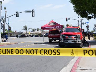 Fotografía que muestra una cinta de advertencia durante un operativo de la Policía de San Diego este lunes, en el Centro Islámico de San Diego. EFE/O. Alonso