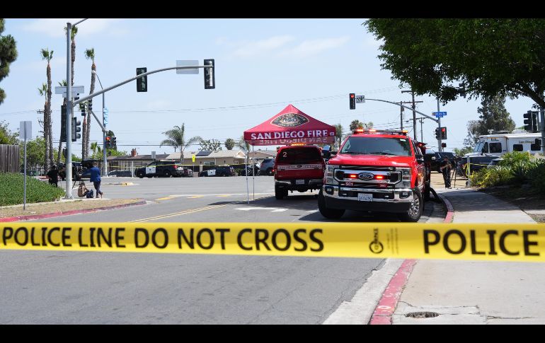 Fotografía que muestra una cinta de advertencia durante un operativo de la Policía de San Diego este lunes, en el Centro Islámico de San Diego. EFE/O. Alonso