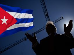 Donald Trump habló sobre la situación de EU con Cuba durante las atenciones a prensa por las remodelaciones en la Casa Blanca. EFE / EPA / SAMUEL CORUM / POOL