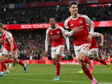 El camino hacia el título del Arsenal se cimentó con actuaciones llenas de carácter. El paso definitivo lo dieron ayer lunes 18 de mayo, cuando vencieron al Burnley en condición de locales. AFP / G. Kirk