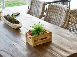 Una madera descuidada presenta manchas, grietas, pérdida de brillo y resequedad. ESPECIAL/PEXELS