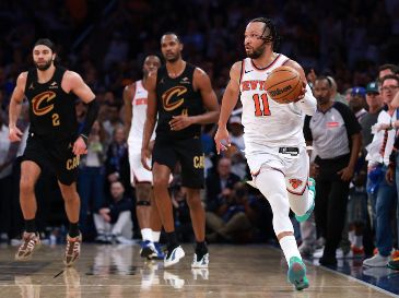Jalen Brunson lideró la espectacular reacción de Nueva York con 38 puntos en el triunfo del Juego 1 sobre los Cavaliers. AFP/ S. STIER.