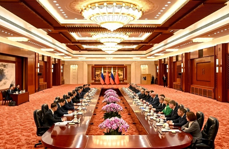 El presidente ruso Putin y el primer ministro chino Li Qiang durante la reunión en Beijing.  EFE / EPA /KRISTINA SOLOVIEVA/KREMLIN / POOL MANDATORY CREDIT