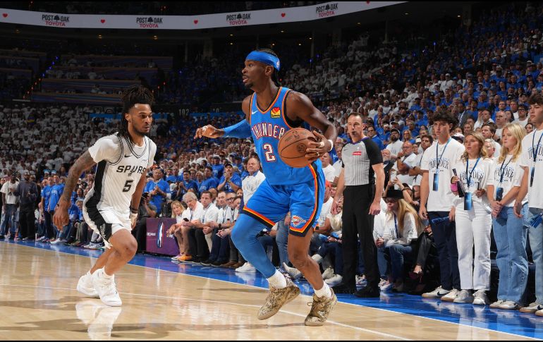 Oklahoma respondió tras la derrota inicial y empató la Final del Oeste apoyado en otra brillante actuación de Shai Gilgeous-Alexander. AFP/ J. D. GARRABRANT.