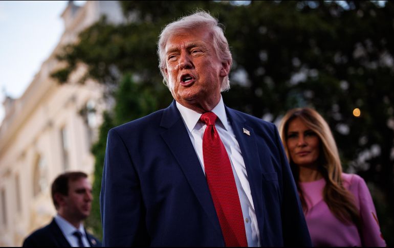 La nueva orden ejecutiva firmada por Trump ordena reforzar la vigilancia sobre transferencias internacionales de bajo monto. EFE/S. Corum