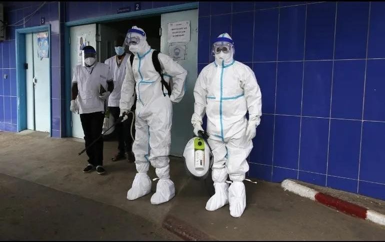 El virus comenzó a dispersarse sin ser detectado y ha afectado incluso a personal médico. EFE/ Archivo