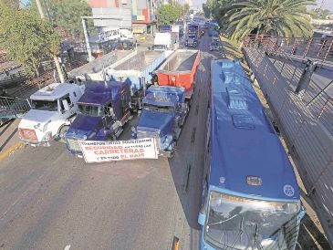 Tras una intensa jornada de caos vial, transportistas y campesinos llegaron a un acuerdo definitivo con la Segob. ESPECIAL