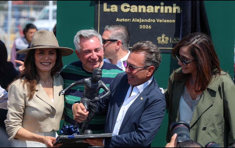 A la inauguración de la estatua acudieron el gobernador de Jalisco, Pablo Lemus; la alcaldesa de Guadalajara, Verónica Delgadillo; y el presidente municipal de Zapopan, Juan José Frangie. EL INFORMADOR / A. Navarro