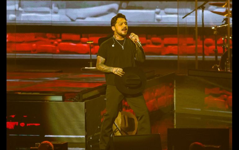 Con un Auditorio Telmex casi a reventar -pero sin el lleno total-, el cantante sinaloense dejó en claro una vez más el cariño desmedido que le tiene el público tapatío. EL INFORMADOR / A. Navarro
