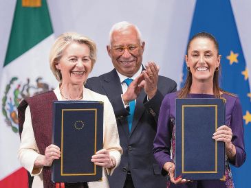 Claudia Sheinbaum y la presidenta de la Comisión Europea, Ursula von der Leyen, encabezaron la firma del Acuerdo Global Modernizado entre México y la Unión Europea. António Costa, presidente del Consejo Europeo, también fue testigo y partícipe de la VIII Cumbre. EFE