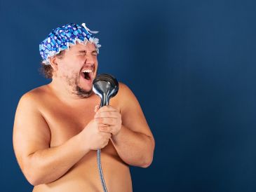 No necesitamos ser expertos, ni tomar clases de canto para disfrutar de los enormes beneficios terapéuticos que nos ofrece la música. ESPECIAL / CANVA
