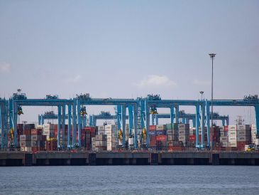 Según el Inegi, se registró una disminución mensual, respecto a marzo, originada por una "reducción en el superávit de la balanza de productos no petroleros". SUN / ARCHIVO