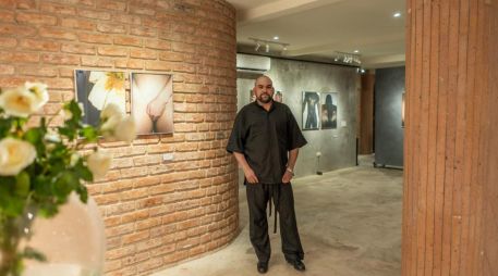 La propuesta visual de García-Villa se sostiene en una fotografía cuidada y minimalista, donde cada encuadre parece construido desde la contemplación y no desde el exceso. CORTESÍA