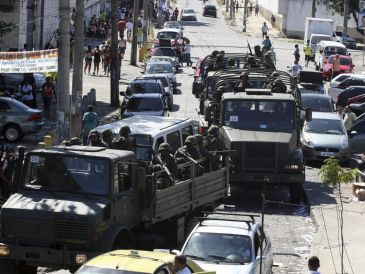 Además de los detenidos, agentes incautaron tres fusiles, una pistola y droga. EFE/ARCHIVO