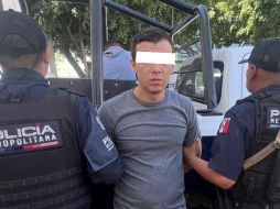 Por su presunta participación en delitos contra la salud y por haber sido sorprendidos en posesión de varias dosis de droga, oficiales de la Policía Metropolitana detuvieron a tres presuntos narcomenudistas en hechos distintos. ESPECIAL