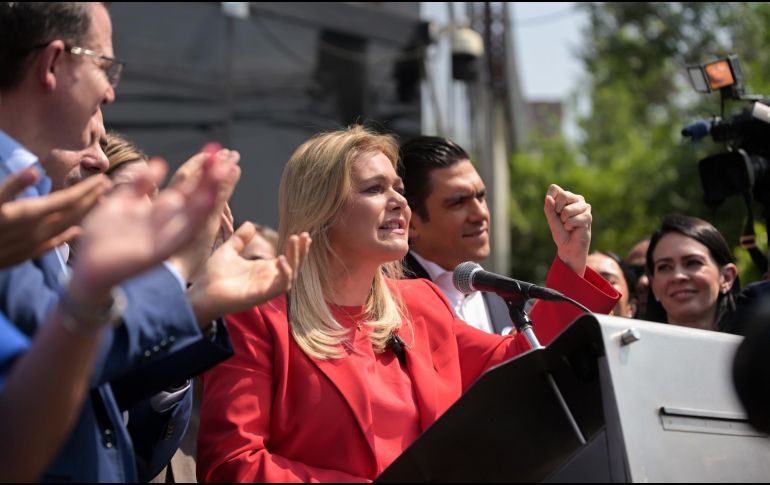 La mandataria estatal manifestó que la citaron tramposamente para declarar, mientras que, según ella, quienes tienen órdenes de aprehensión en EU por vínculos con el narcotráfico los invitan a tener entrevistas amigables. FACEBOOK / Maru Campos Galván