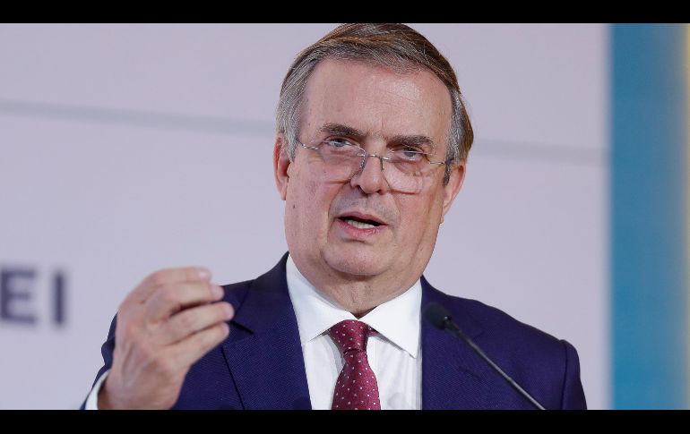 El secretario de Economía, Marcelo Ebrard, habla durante su participación en el IX Congreso Iberoamericano CEAPI este miércoles en la Ciudad de México. EFE/I. Esquivel