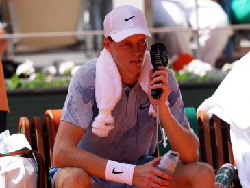 Tras la derrota de Sinner, el serbio Djokovic es el gran favorito para ganar el Roland Garros. EFE / M. Badra