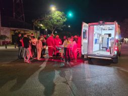 Elementos de servicios médicos municipales brindaron atención a ambas mujeres. ESPECIAL