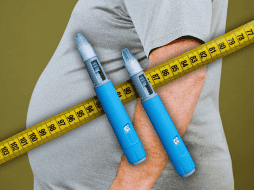 Ozempic es un medicamento inyectable que sirve para mejorar el nivel de azúcar (glucosa) en la sangre en adultos con diabetes tipo 2; sin embargo, en los últimos meses muchas personas lo han utilizado para bajar de peso. ESPECIAL / CANVA